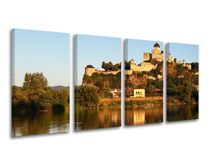 Clasic tablou pe pânză cu motivul SLOVACIA, castel, râu, copaci, arhitectură în albastru-verde nuanțe, atmosferă liniștită, execuție multi-panou – principală