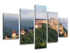 Clasic tablou pe pânză cu motivul SLOVACIA, castel, pădure, ceață ușoară, arhitectură în gri-verde nuanțe, atmosferă liniștită, natură, execuție multi-panou – principală