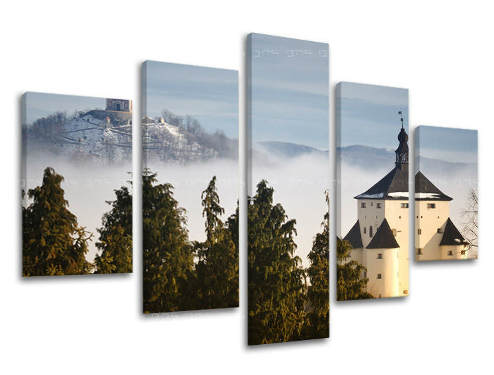 Clasic tablou pe pânză cu motivul SLOVACIA, castel, cer, hartă, natură în alb-gri nuanțe, atmosferă liniștită, natură și singurătate, execuție multi-panou – principală