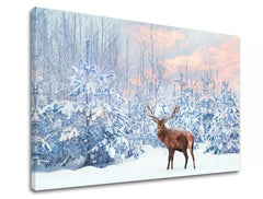 Clasic tablou pe pânză cu motivul ANIMALE, cerb, zăpadă, pădure, peisaj în alb-maro nuanțe, atmosferă liniștită, sălbăticie și natură, potrivit pentru birou – produs