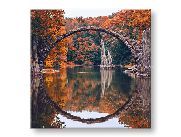 Clasic tablou pe pânză cu motivul KRAJINA, reflexie pe apă, arhitectură în portocaliu-roșu nuanțe, atmosferă liniștită, natură, potrivit pentru sufragerie – principală