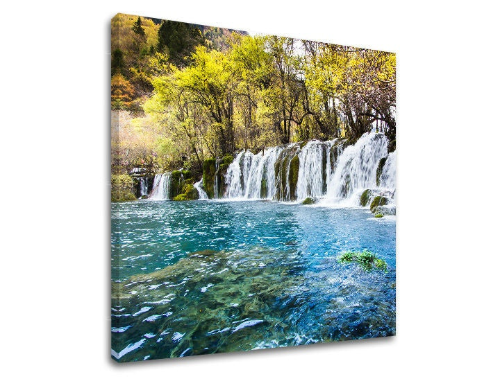 Pop art tablou cu motivul cascadă, copaci, pădure în alb-albastru nuanțe | Tablou de perete KRAJINA, natură și atmosferă de primăvară – previzualizare