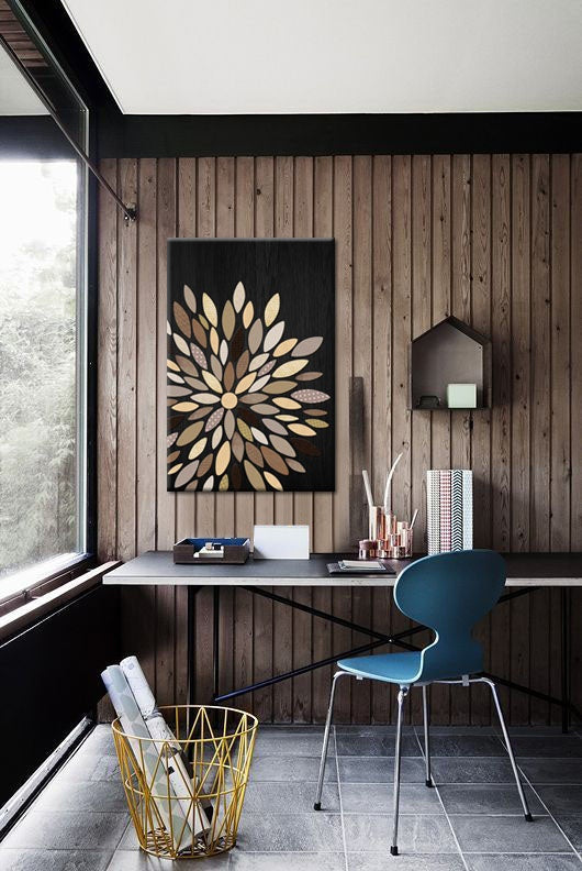 Rustic tablou pe pânză cu motivul Departure of Innocence, mandala, flori, natură în bej-auriu nuanțe agățat în interiorul birou – interior