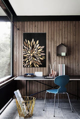 Rustic tablou pe pânză cu motivul Departure of Innocence, mandala, flori, natură în bej-auriu nuanțe agățat în interiorul birou – interior