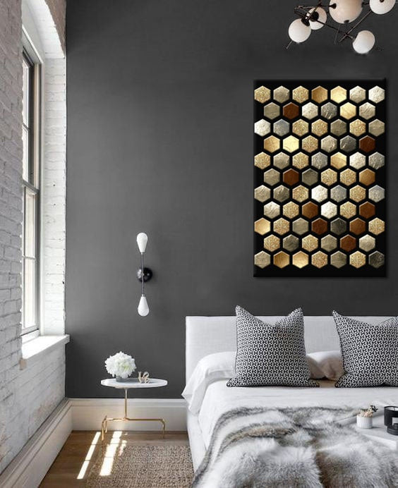 În stil scandinav tablou pe pânză cu motivul Dimension in Dimension, natură în argintiu-auriu nuanțe agățat în interiorul dormitor, eleganță – interior
