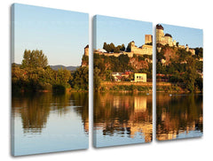Clasic tablou pe pânză cu motivul SLOVACIA, castel, râu, copaci, cer în albastru-verde nuanțe, atmosferă liniștită, natură, potrivit pentru sufragerie – principală