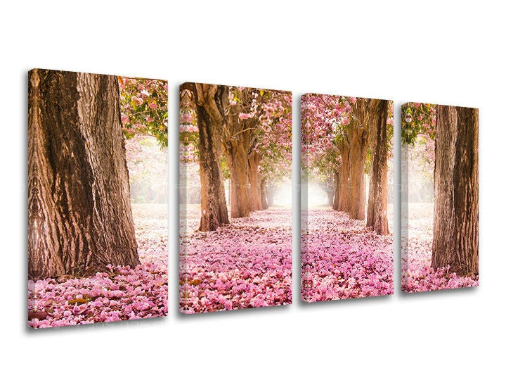 În stil boho tablou pe pânză cu motivul copaci, peisaj, flori, hartă, natură în alb-maro nuanțe, atmosferă liniștită, atmosferă de primăvară și simbol al reînnoirii – principală