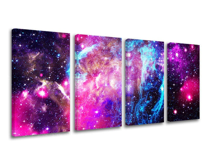 Modern tablou pe pânză cu motivul stele, galaxie, peisaj, univers în alb-violet nuanțe, atmosferă eterică, execuție multi-panou, potrivit pentru sufragerie – principală