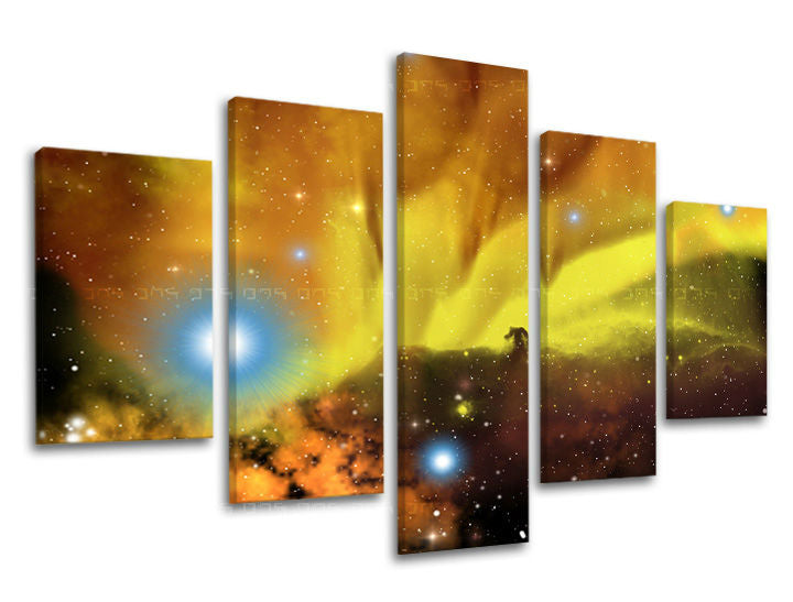 Clasic tablou pe pânză cu motivul stele, galaxie, siluetă, hartă, univers în negru-galben nuanțe, atmosferă eterică, mister și natură – principală