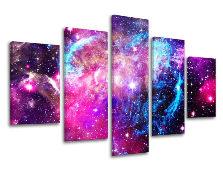 Pop art tablou pe pânză cu motivul galaxie, stele, univers în alb-violet nuanțe, atmosferă eterică, vise, execuție multi-panou, potrivit pentru sufragerie – principală