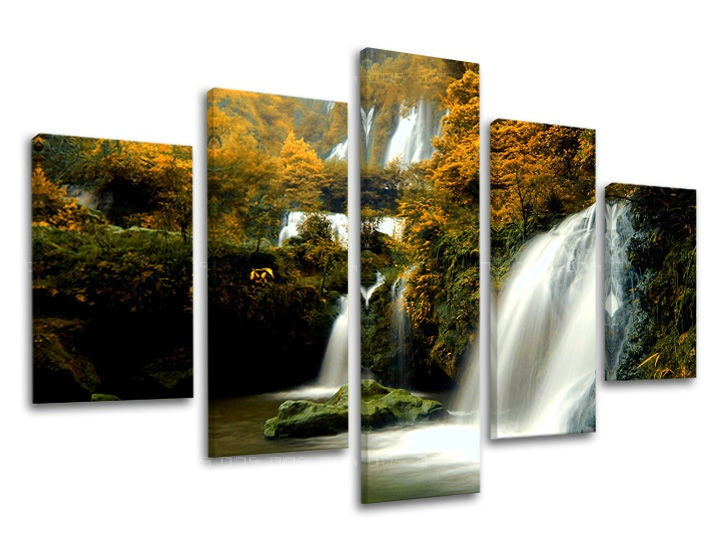 În stil boho tablou pe pânză cu motivul CASCADE, cascadă, copaci, peisaj, natură în alb-verde nuanțe, atmosferă liniștită, execuție multi-panou – principală