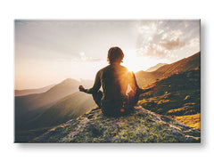 Clasic tablou pe pânză cu motivul JOGA, munți, soare, cer, motiv inspirațional în portocaliu-auriu nuanțe, atmosferă liniștită, potrivit pentru sufragerie – principală