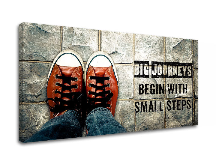 Modern tablou pe pânză cu motivul Big journeys begin, citat motivațional, motiv sportiv în alb-gri nuanțe, potrivit pentru birou | Motivațional tablou de perete Big journeys begin – produs
