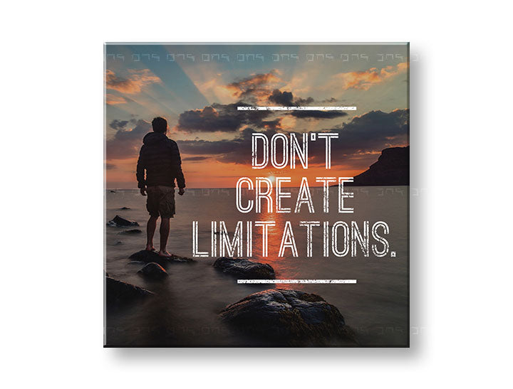 În stil boho tablou pe pânză cu motivul Don´t create limitations, ocean, apus de soare, mare și plajă, citat motivațional în alb nuanțe, potrivit pentru birou – principală