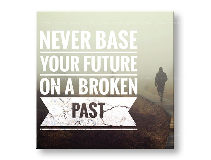 Modern tablou pe pânză cu motivul Never base your future, ceață, citat motivațional în alb nuanțe, atmosferă reflexivă, potrivit pentru birou – principală