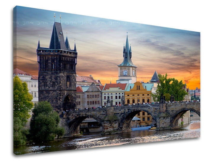Clasic tablou pe pânză cu motivul ORAȘ PRAHA, Praha în alb-albastru nuanțe, atmosferă romantică, viață urbană, potrivit pentru birou | Tablou de perete ORAȘ PRAHA – principală
