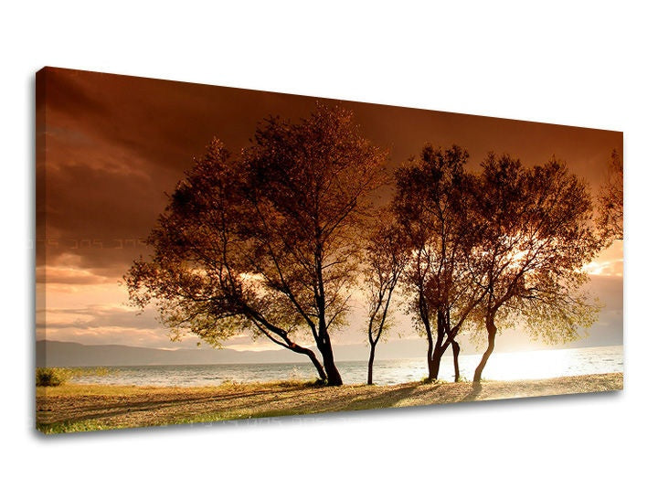 Clasic tablou pe pânză cu motivul PANORAMĂ COPACI, copaci, cer, apus de soare, peisaj în maro-portocaliu nuanțe, atmosferă liniștită, potrivit pentru sufragerie – principală