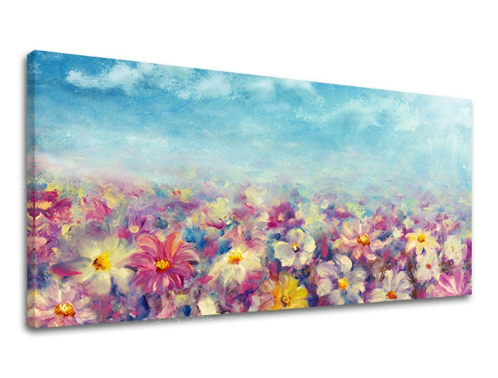 În stil boho tablou pe pânză cu motivul PANORAMĂ FLORI, nori, flori, natură în alb-violet nuanțe, atmosferă veselă, atmosferă de primăvară și natură – principală