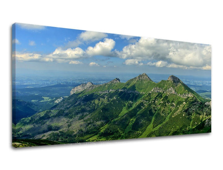Clasic tablou pe pânză cu motivul PANORAMĂ SLOVACIA, munți, cer, nori, peisaj în alb-albastru nuanțe, atmosferă liniștită, potrivit pentru sufragerie – principală