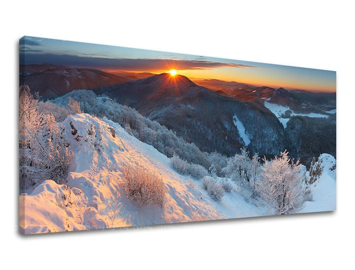 Clasic tablou cu motivul PANORAMĂ SLOVACIA, munți, zăpadă în alb-albastru nuanțe | Tablou de perete PANORAMĂ SLOVACIA, natură și singurătate – previzualizare