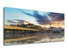 Clasic tablou pe pânză cu motivul PANORAMĂ SLOVACIA, castel, râu, pod, arhitectură în albastru-portocaliu nuanțe, atmosferă liniștită, potrivit pentru hol – principală