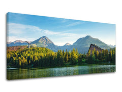 În stil boho tablou pe pânză cu motivul PANORAMĂ SLOVACIA, munți, lac, pădure, arhitectură în albastru-verde nuanțe, atmosferă liniștită, potrivit pentru sufragerie – principală