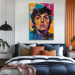 Pictat manual tablou pe pânză cu motivul Paul McCartney - Beatlesovský génius în galben-violet nuanțe, atmosferă energică | Tablou Paul McCartney - Beatlesovský génius – produs
