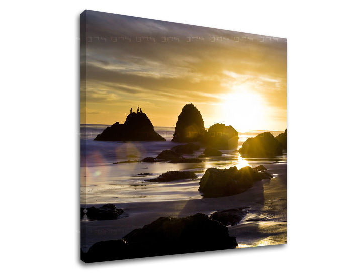 În stil boho tablou pe pânză cu motivul ocean, apus de soare, plajă, peisaj, hartă în albastru-auriu nuanțe, atmosferă liniștită, natură și aventură – principală
