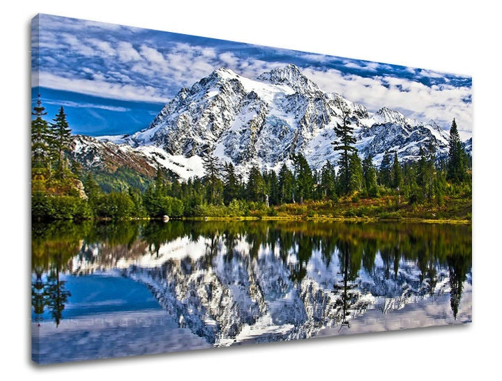 Pop art tablou pe pânză cu motivul lac, nori, peisaj în alb-albastru nuanțe, atmosferă liniștită, natură și sălbăticie, potrivit pentru sufragerie – principală