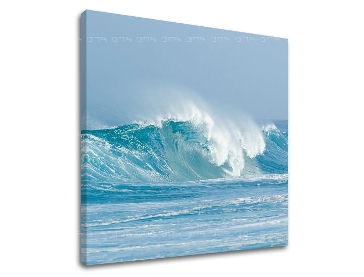 În stil boho tablou pe pânză cu motivul PLAJĂ, cer, mare și plajă în alb-albastru nuanțe, atmosferă energică, viață la mare, potrivit pentru sufragerie – principală