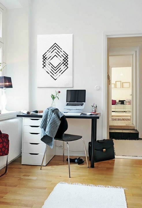 În stil scandinav tablou pe pânză cu motivul Sky in Dimension, natură în alb-negru nuanțe agățat în interiorul birou de lucru | Tablou de perete Sky in Dimension – interior