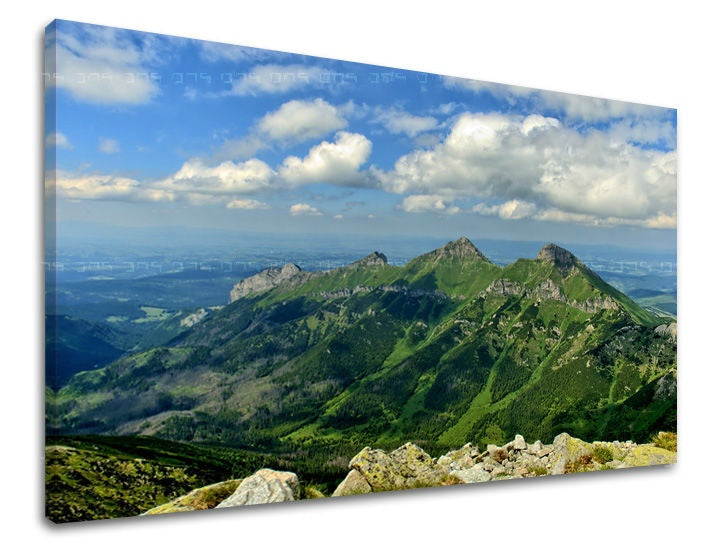Clasic tablou pe pânză cu motivul SLOVACIA, munți, cer, nori, peisaj în gri nuanțe, atmosferă liniștită, natură și aventură, execuție cu trei panouri – principală [XOBSK033E11]