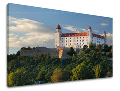 Clasic tablou pe pânză cu motivul SLOVACIA, castel, copaci, cer, nori în alb-albastru nuanțe, atmosferă liniștită, potrivit pentru birou – principală