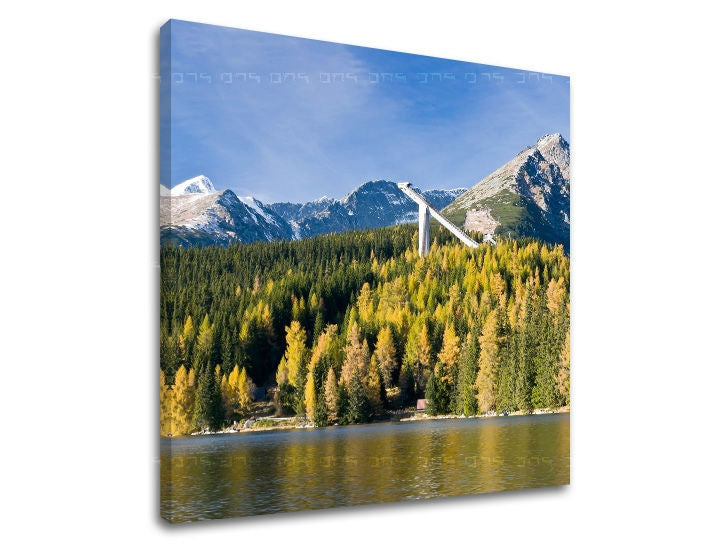 Clasic tablou pe pânză cu motivul SLOVACIA, munți, lac, pădure, copaci în alb-albastru nuanțe, atmosferă liniștită, natură, potrivit pentru birou de lucru – principală