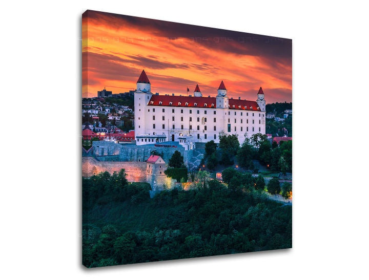 Clasic tablou pe pânză cu motivul SLOVACIA, castel, apus de soare, râu, copaci în alb-albastru nuanțe, atmosferă maiestuoasă, potrivit pentru birou de lucru – principală
