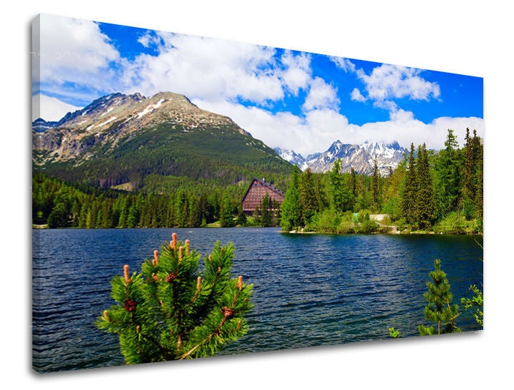 Clasic tablou pe pânză cu motivul SLOVACIA, munte, lac, nori, peisaj în albastru-verde nuanțe, atmosferă liniștită, natură și singurătate, potrivit pentru sufragerie – principală