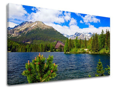 Clasic tablou pe pânză cu motivul SLOVACIA, munte, lac, nori, peisaj în albastru-verde nuanțe, atmosferă liniștită, natură și singurătate, potrivit pentru sufragerie – principală