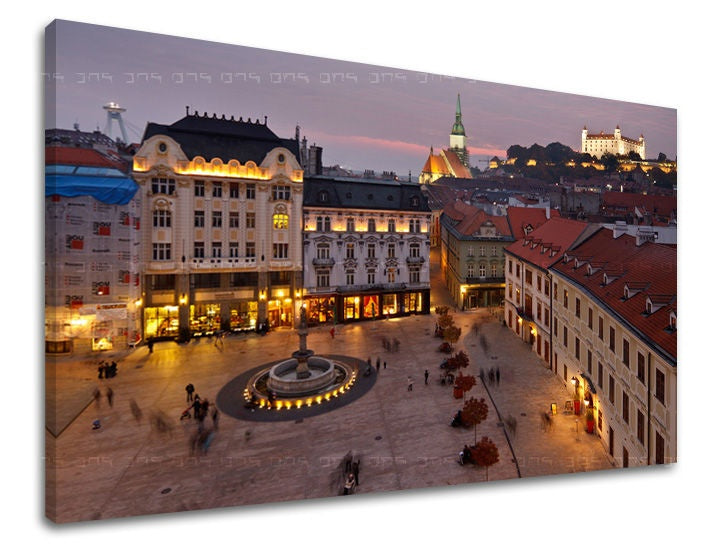 Clasic tablou pe pânză cu motivul SLOVACIA, castel, arhitectură, motiv pentru copii, hartă în violet-roz nuanțe, atmosferă liniștită, potrivit pentru birou – principală