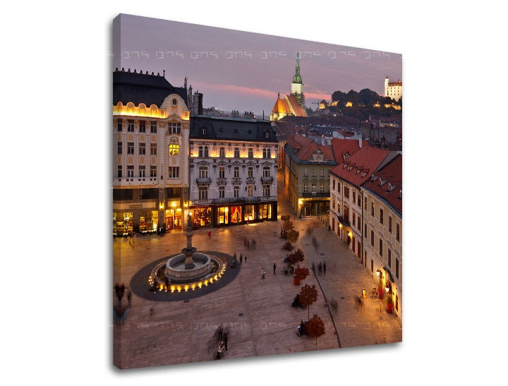 Clasic tablou pe pânză cu motivul SLOVACIA, castel, arhitectură, motiv pentru copii, hartă în violet-portocaliu nuanțe, atmosferă liniștită, potrivit pentru hol – principală