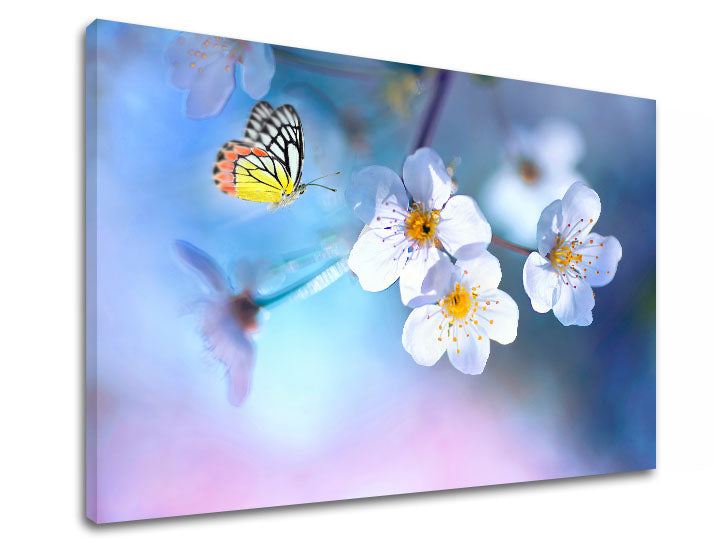 Clasic tablou pe pânză cu motivul COPACI, fluture, flori de cireș, ramuri, flori în alb-albastru nuanțe, atmosferă liniștită, atmosferă de primăvară și natură – produs