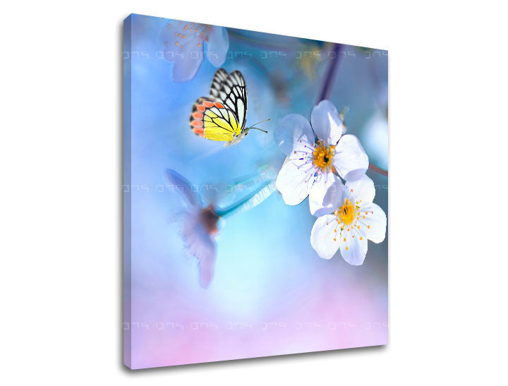 În stil boho tablou pe pânză cu motivul COPACI, fluture, flori, natură în alb-albastru nuanțe, atmosferă de vis, atmosferă de primăvară și natură, potrivit pentru dormitor – produs
