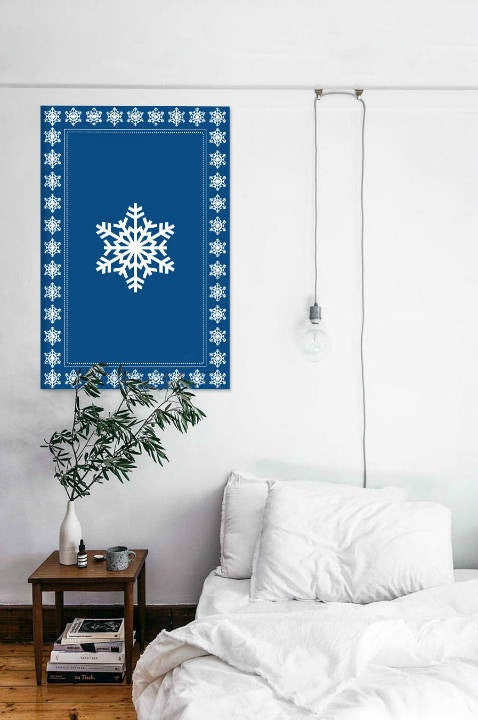 În stil scandinav tablou pe pânză cu motivul Tender Sky în alb-albastru nuanțe agățat în interiorul dormitor, atmosferă liniștită, natură – interior