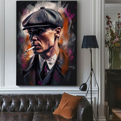 Pictat manual tablou pe pânză cu motivul Tommy Shelby: Rege ulíc, țigară de foi în gri-negru nuanțe | Tablou Tommy Shelby: Rege ulíc – produs