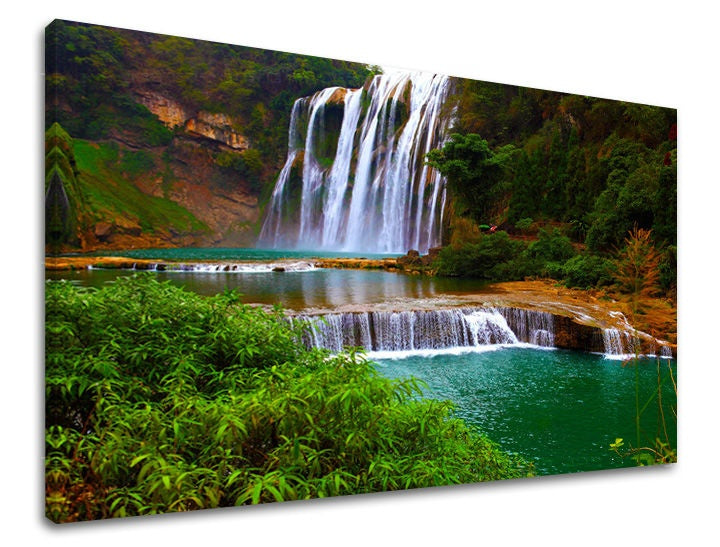 Pop art tablou pe pânză cu motivul CASCADE, cascadă, râu, peisaj în maro-turcoaz nuanțe, atmosferă liniștită, natură și pace și echilibru – principală