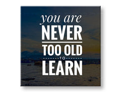 Modern tablou pe pânză cu motivul You are never too old, ocean, munți, cer, plajă în alb nuanțe, natură și înțelepciune, potrivit pentru birou – principală