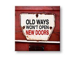 Vintage tablou pe pânză cu motivul Old ways, citat motivațional în alb-roșu nuanțe, potrivit pentru birou | Motivațional tablou de perete Old ways_002 – principală