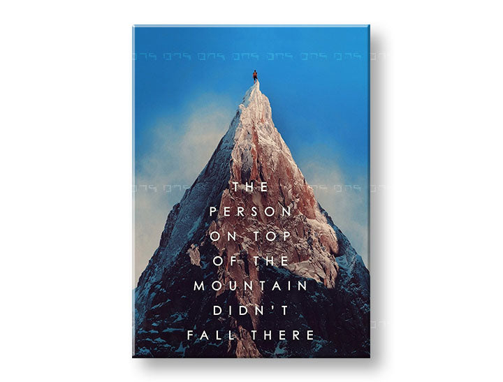 Modern tablou pe pânză cu motivul The person on top, peisaj, citat motivațional în alb-albastru nuanțe, atmosferă inspirațională | Motivațional tablou de perete The person on top – principală