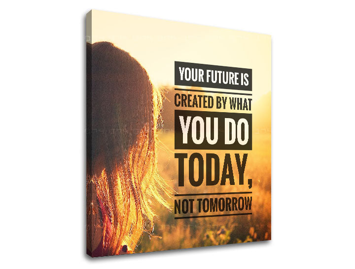 Modern tablou pe pânză cu motivul Your future is created, apus de soare, câmp, păr, peisaj în alb-auriu nuanțe, potrivit pentru birou | Motivațional tablou de perete Your future is created