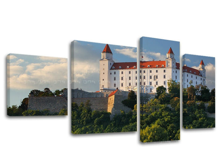 Pop art tablou pe pânză cu motivul SLOVACIA, castel, copaci, arhitectură, motiv pentru copii în alb-albastru nuanțe, atmosferă liniștită, execuție multi-panou – principală