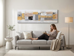 Pictat manual tablou pe pânză în alb-bej nuanțe agățat în interiorul hol, atmosferă liniștită, minimalism și impresie de lux | Tablou pictat de perete ABSTRACT – interior